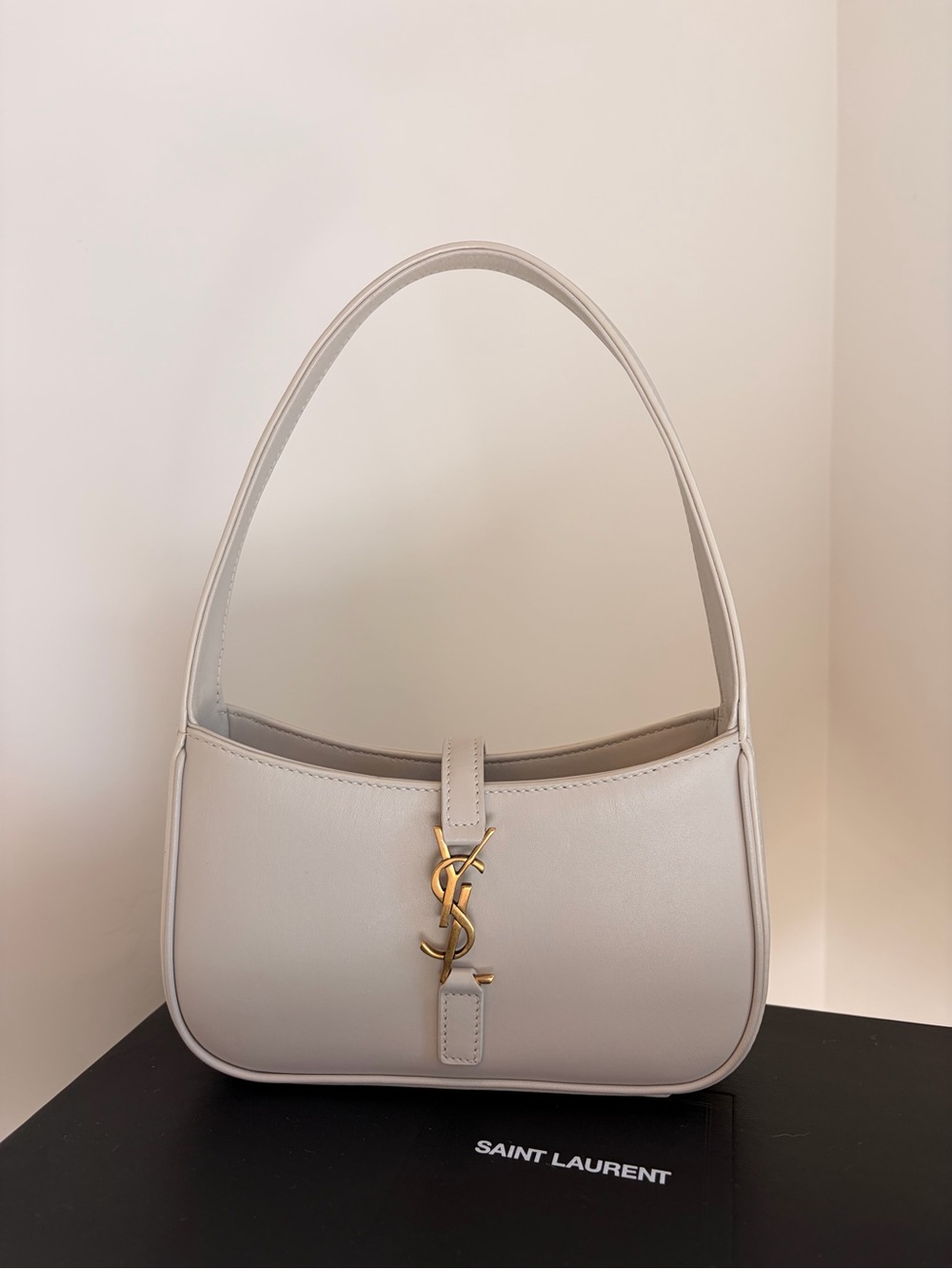 Saint Laurent  MINI LE 5 À 7 in smooth leather, color blanc vintage
